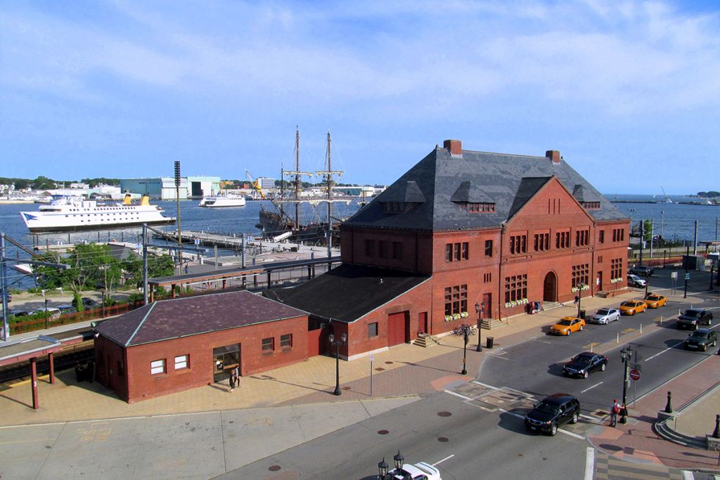New London Union Station with shot of harbor behind it. Photo by Pi.1415926535 on Wikipedia.